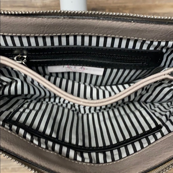 Kate & Alex Cuffaro Crossbody Bag P15 - Picture 4 of 6